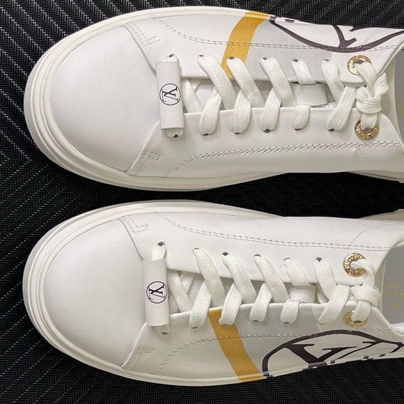 SOLD 😃  AUTHENTIC Louis Vuitton Women’s LV Off White Sneakers Sz. US 9.5 - Picture 5 of 16